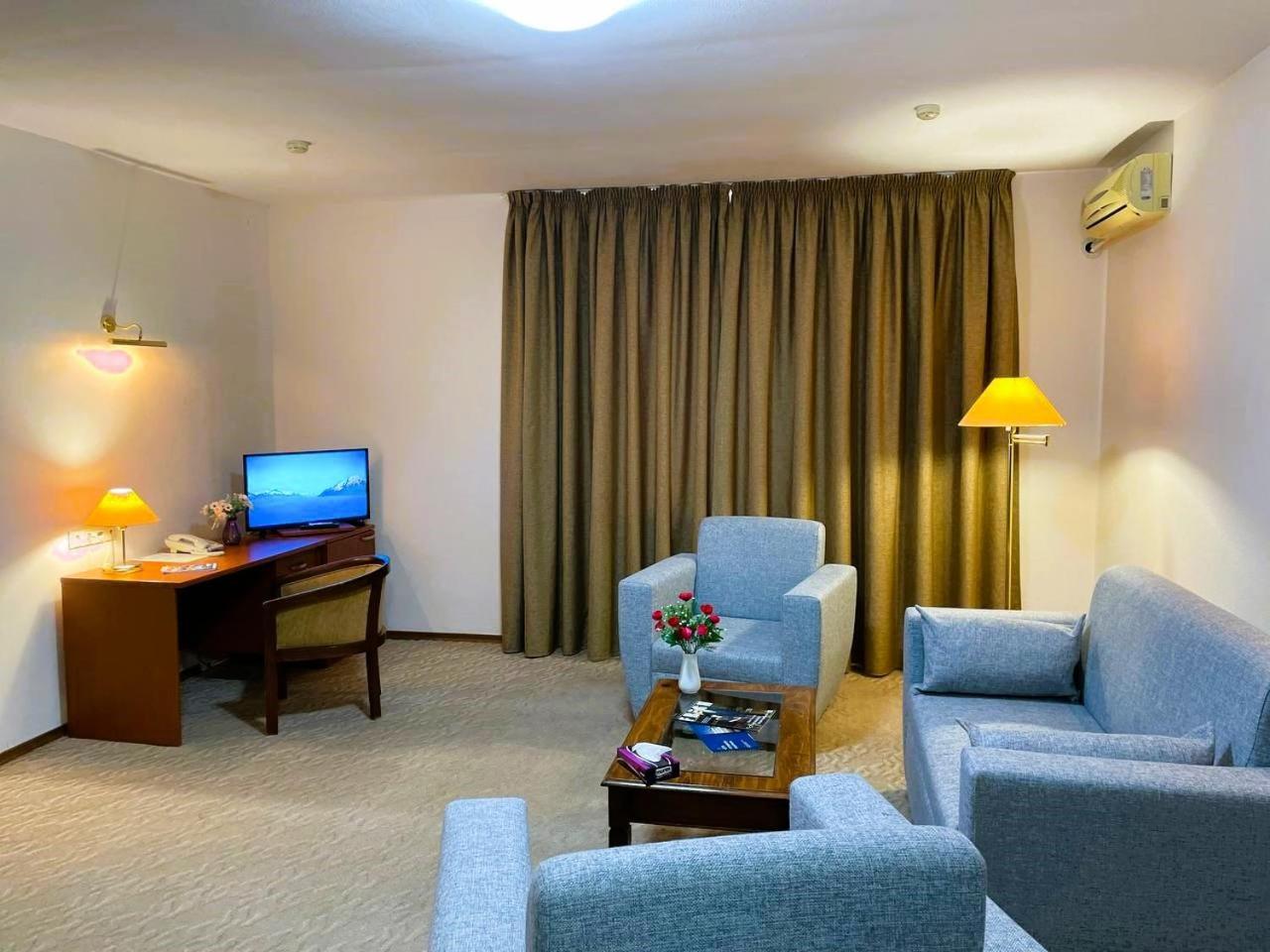 Tengri Hotel Atyraū Dış mekan fotoğraf